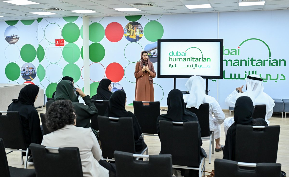 زار طلاب برنامج الماجستير من أكاديمية أنور قرقاش الدبلوماسية مرافق ومستودعات "دبي الإنسانية"، وذلك ضمن مساق القانون الدولي الإنساني في برنامج الماجستير في الأعمال الإنسانية والتنموية، والذي يُنظَّم جزئيًا بالتعاون مع اللجنة الدولية للصليب الأحمر، إحدى الجهات الأعضاء في "دبي