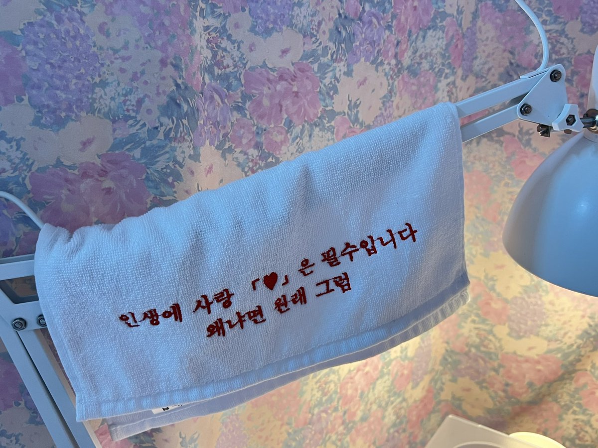 카페 아기자기 귀여웠어요🌀

#김재환사장님의_서른번째생일을_진심으로축하드립니다 #사장님_얼굴이_복지다