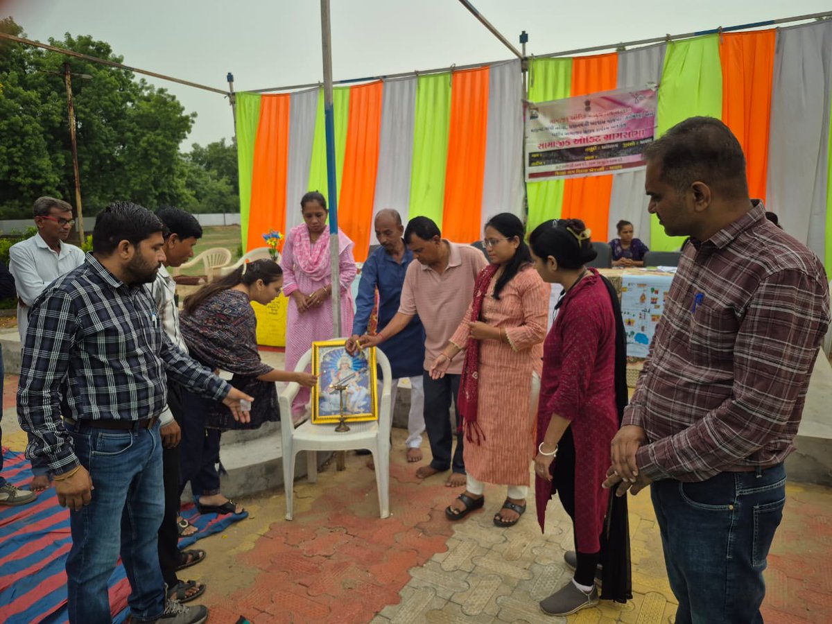 GPChamaraAnd's tweet photo. Social audit gram sbha  team at chmara. @DDO_Anand @GRTMM1 @CMOGuj https://t.co/Uop8gRJ6vR