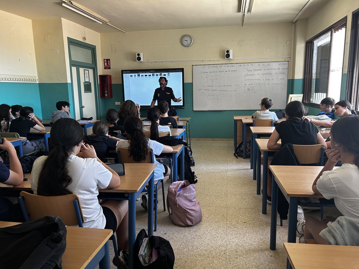 IES Hermanos Machado (@ieshnosmachado) on Twitter photo Redes sociales... ¿o redes personales?
El pasado miércoles 21 de mayo, nuestro alumnado de 2º de ESO participó en una interesante charla impartida por la Policía Nacional sobre el uso responsable de las redes sociales. 👮♂️📲
<a href="/policia/">Policía Nacional</a> Redes sociales... ¿o redes personales?
El pasado miércoles 21 de mayo, nuestro alumnado de 2º de ESO participó en una interesante charla impartida por la Policía Nacional sobre el uso responsable de las redes sociales. 👮♂️📲
<a href="/policia/">Policía Nacional</a>