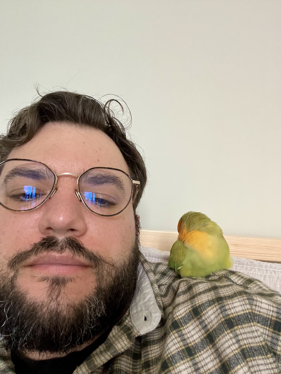 Hello cher réseau,

Petite mésaventure des temps modernes : le client qui devait m'engager comme social media reporter pour VivaTech vient de me planter. 

(photo non contractuelle, Mango ne sera pas de la partie. Il préfère faire la sieste)