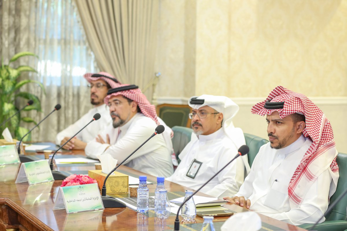 tc_gov's tweet photo. #أمين_الطائف المهندس عبدالله الزايدي يلتقي بوكيل وزارة البلديات والإسكان للأنظمة والشؤون القانونية م. خالد الدغيثر، لبحث تطوير المنظومة القانونية للأمانة والاطلاع على الخطط وسير العمل بالشؤون القانونية بـ ⁧ #أمانة_الطائف https://t.co/RzBitZ6Mla