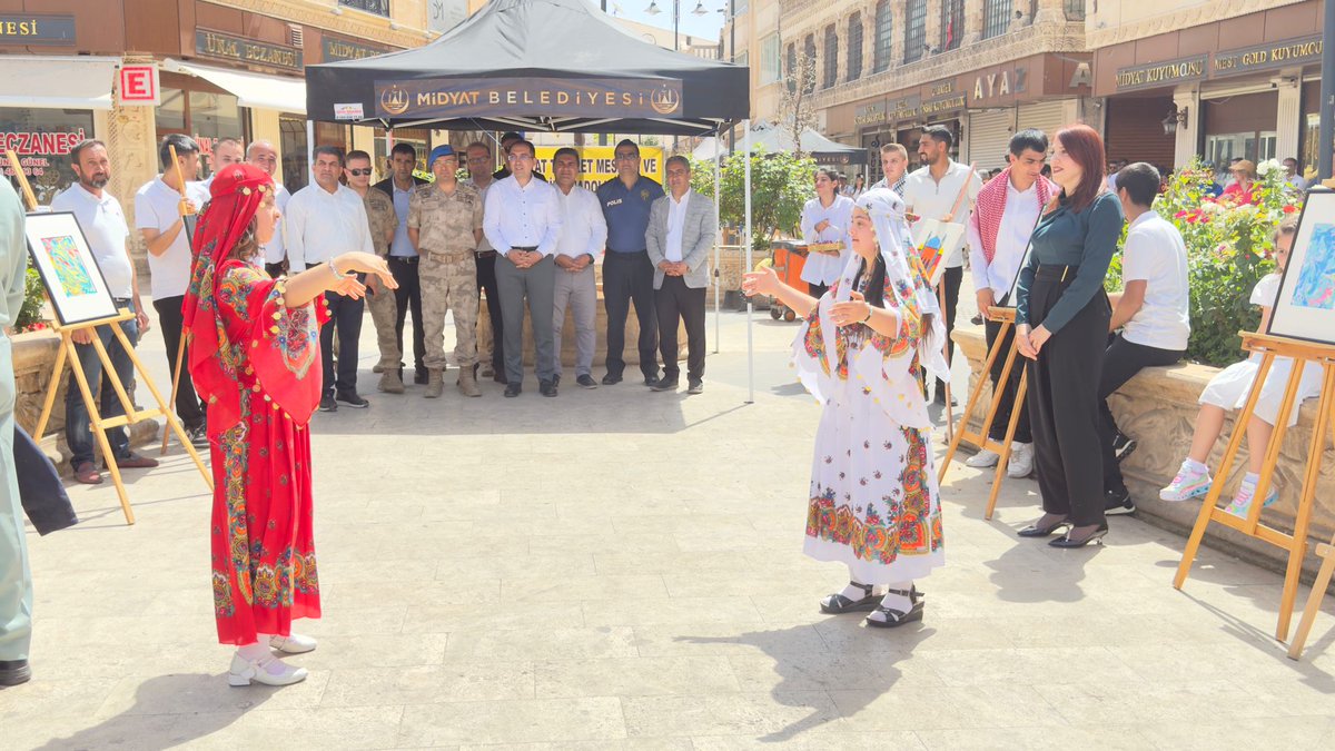 Midyat İlçe Milli Eğitim Müdürlüğü (@midyatilcemem) on Twitter photo Kaymakamımız Sayın <a href="/omerfrkozdemir/">ömer faruk özdemir</a>, İlçe Millî Eğitim Müdürümüz <a href="/abdurrahimdmr47/">Abdurrahim DEMİR</a> ve beraberindeki heyet ile birlikte, Midyat MTAL ile Acırlı ÇPAL öğrencileri tarafından hazırlanan yıl sonu resim sergisini ziyaret etti.
<a href="/tcmeb/">Millî Eğitim Bakanlığı</a> <a href="/Yusuf__Tekin/">Yusuf Tekin</a>
<a href="/mardinilmem/">Mardin İl Millî Eğitim Müdürlüğü</a> <a href="/ali_eyyupkoca/">Ali Eyyupkoca</a> Kaymakamımız Sayın <a href="/omerfrkozdemir/">ömer faruk özdemir</a>, İlçe Millî Eğitim Müdürümüz <a href="/abdurrahimdmr47/">Abdurrahim DEMİR</a> ve beraberindeki heyet ile birlikte, Midyat MTAL ile Acırlı ÇPAL öğrencileri tarafından hazırlanan yıl sonu resim sergisini ziyaret etti.
<a href="/tcmeb/">Millî Eğitim Bakanlığı</a> <a href="/Yusuf__Tekin/">Yusuf Tekin</a>
<a href="/mardinilmem/">Mardin İl Millî Eğitim Müdürlüğü</a> <a href="/ali_eyyupkoca/">Ali Eyyupkoca</a>