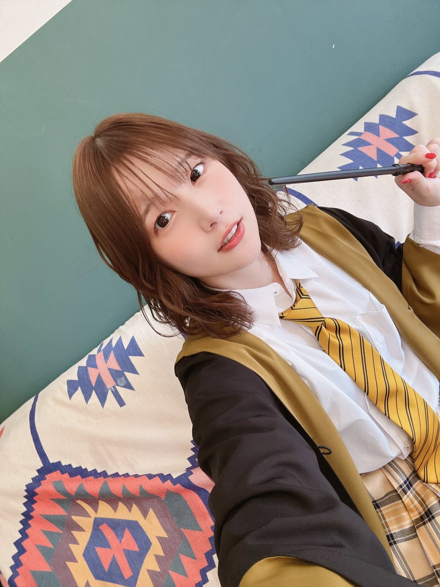 内田真礼さん　チノちゃん応援うちわ AbemaTV プレゼントキャンペーン ハッフルパフ〜〜🪄