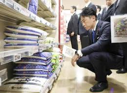 hikaruganji's tweet photo. 視えてしまいました。小泉農林水産大臣が、日本にある全ての備蓄米を放出するそうです。この後に南海トラフや大災害が日本に起きた場合に、令和の大飢饉になり、進次郎が政府備蓄米を全部無くした為に、多くの日本人が餓死する世の中になります。
備蓄米を全て放出するのは、大災害の時に食糧が無くなり、日本人が餓死します。