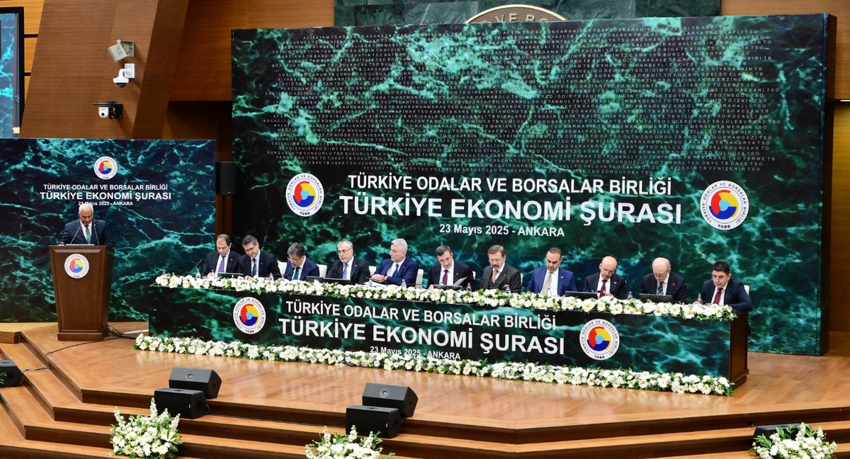 Ercistso's tweet photo. Başkanımız Sn. Murat İZGİ İlçemizin başlıca sorunlarını Cumhurbaşkanı Yardımcısı Sn. Cevdet YILMAZ TOBB Başkanı Sn. M. Rifat HİSARCIKLIOĞLU ve ilgili Bakanların katıldığı Türkiye Ekonomi Şurasında dile getirerek bu sıkıntıların çözülmesini talep etti. @Muratizgi65 https://t.co/BKeG7EDnL8