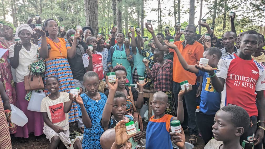 NnaabagerekaOrg's tweet photo. The Foundation has partnered with @WorldVision _ @WorldVisionUg to equip communities with practical skills, including the timeless skill of jelly-making, to enhance their lives, foster self-sufficiency, and promote creativity. #workersappreciation #WorldVisionInternational https://t.co/bzok2ApFMp
