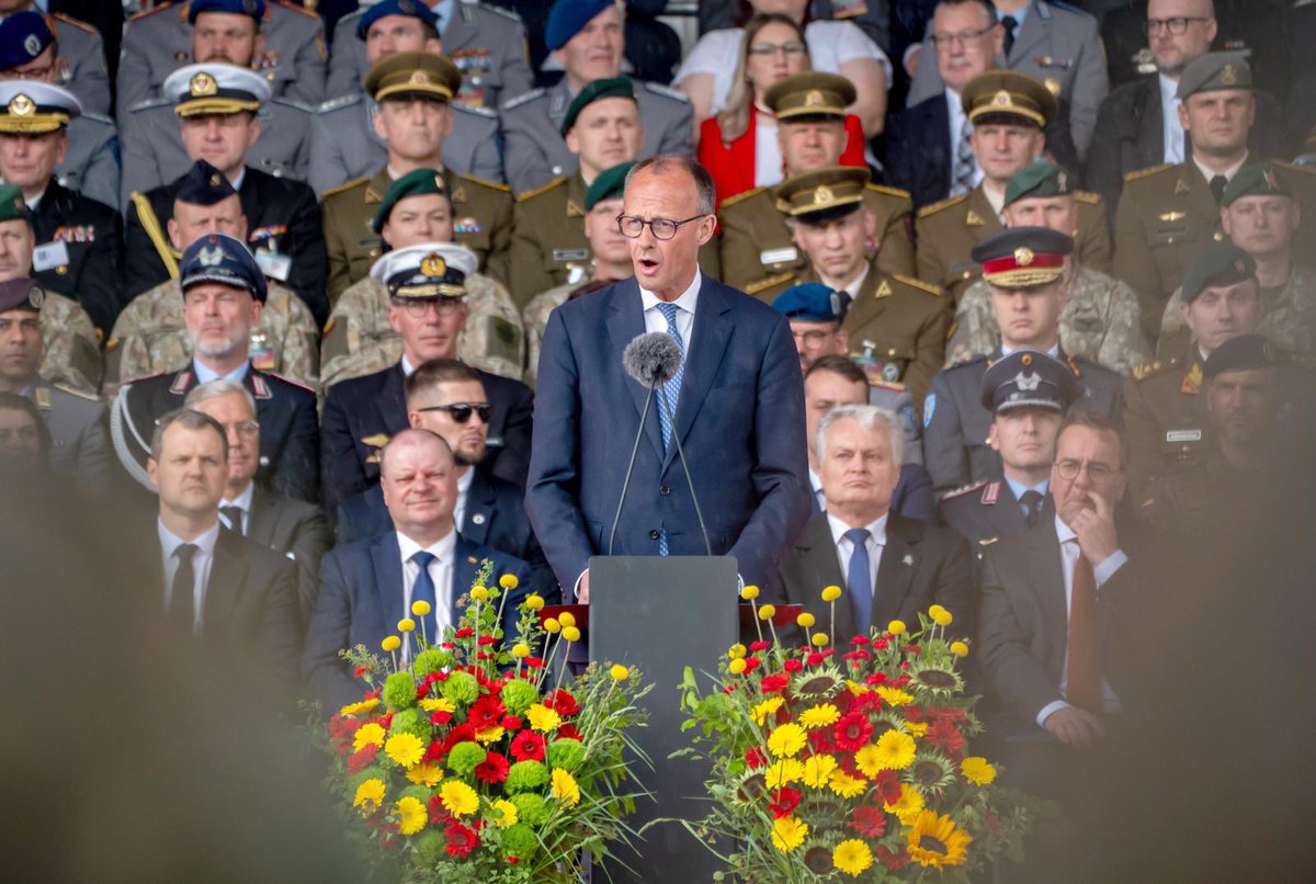 Chancellor Merz, activation ceremony for 45 Armoured Brigade, Vilnius, 22 May: “Throughout the years of the Cold War, 🇩🇪 could rely on our allies standing by our side at any emergency. Today, we are here the ones who have a duty. 🇱🇹 has asked for support – and 🇩🇪 stands ready.”⬇️