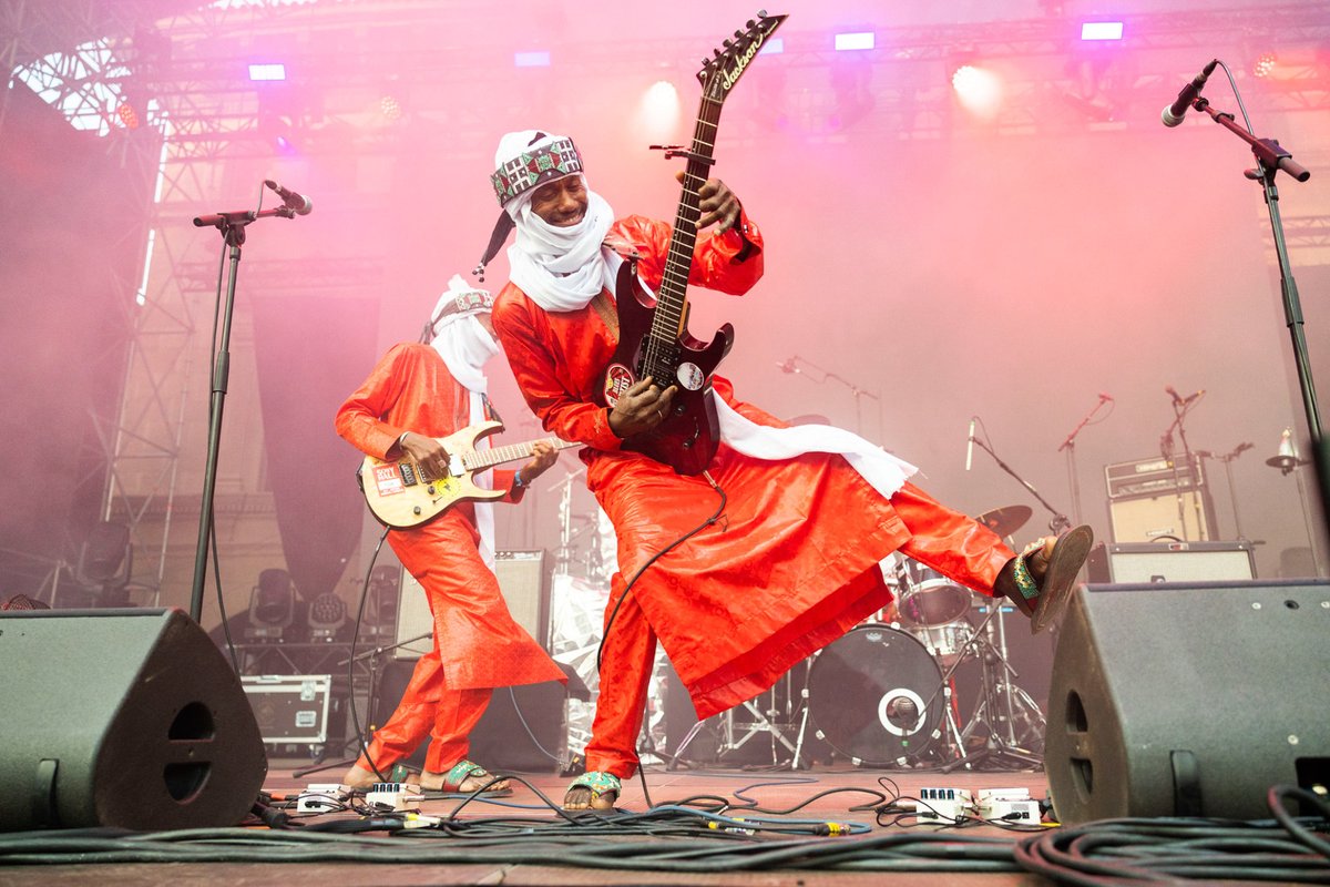 Qualsevol Nit (@qualsevol_nit) on Twitter photo Dissabte 24, <a href="/kinggizzard/">King Gizzard</a> va incendiar el Poble Espanyol en el segon dels seus tres concerts seguits. Psicodèlia, força i bogeria en directe. Abans, Etran de l’Aïr va obrir amb desert blues hipnòtic.
📷 : Marina Tomàs
<a href="/Primavera_Sound/">Primavera Sound</a> #KingGizzard #EtranDeLAir #MúsicaEnDirecte Dissabte 24, <a href="/kinggizzard/">King Gizzard</a> va incendiar el Poble Espanyol en el segon dels seus tres concerts seguits. Psicodèlia, força i bogeria en directe. Abans, Etran de l’Aïr va obrir amb desert blues hipnòtic.
📷 : Marina Tomàs
<a href="/Primavera_Sound/">Primavera Sound</a> #KingGizzard #EtranDeLAir #MúsicaEnDirecte