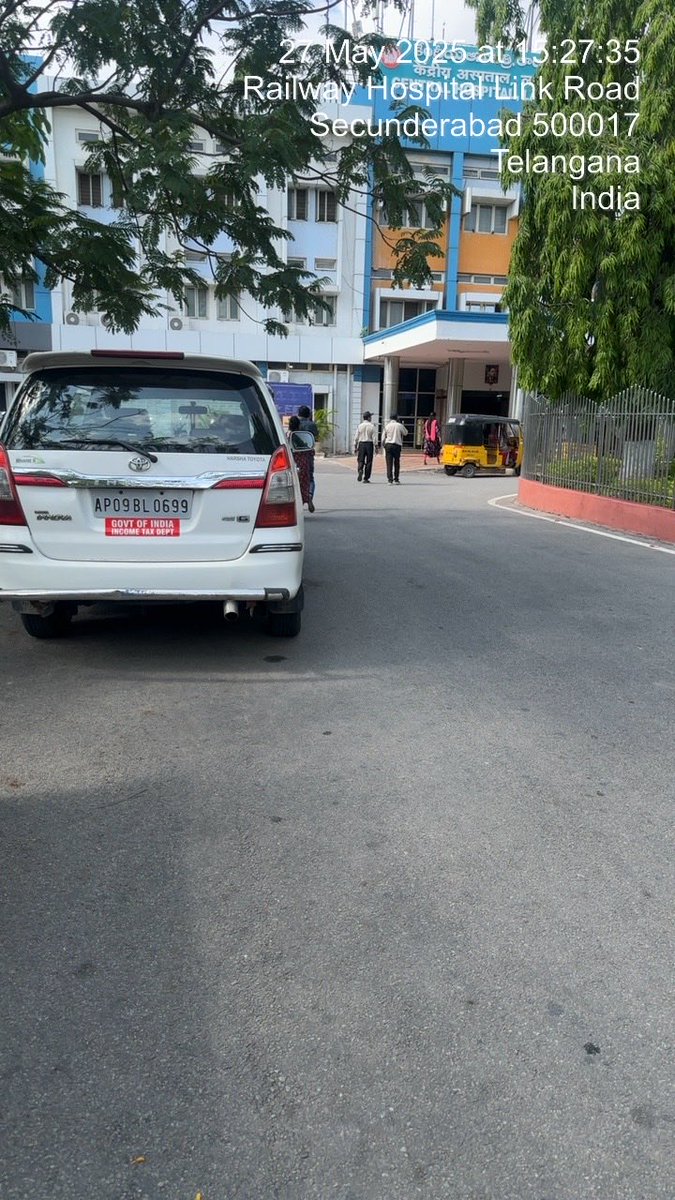 Dheerendra007's tweet photo. Govt. vehicle illegal front guard, no. Plate not standards ⁦@TelanganaCMO⁩ ⁦@hydcitypolice⁩ ⁦@HYDTP⁩ ⁦@RachakondaCop⁩ https://t.co/6zeZcRNMEX