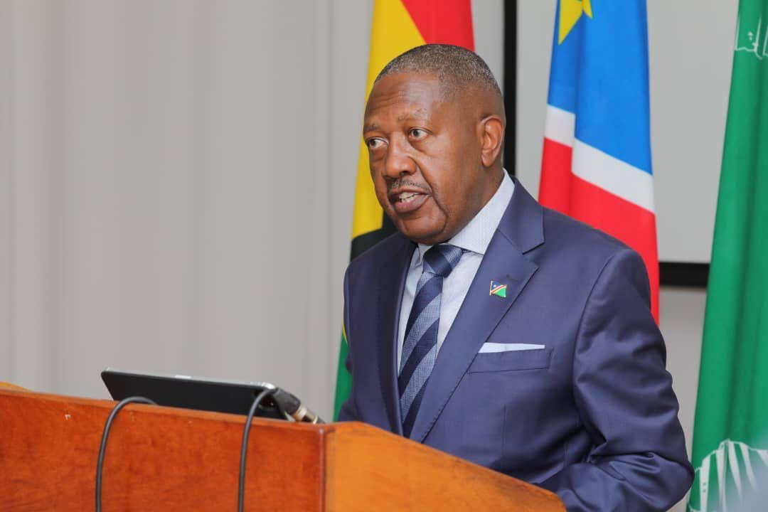 headlines264's tweet photo. Namibia is negotiating with the US over a 21% tariff on its goods starting April 2025. The trade impact could hurt local businesses and jobs, pushing the country to aim for self-sufficiency.

Full article:
https://t.co/ptZTDt5pVl

Source: New Era
Stay connected to Namibia's latest news 🇳🇦: https://t.co/0P4BDnruZa