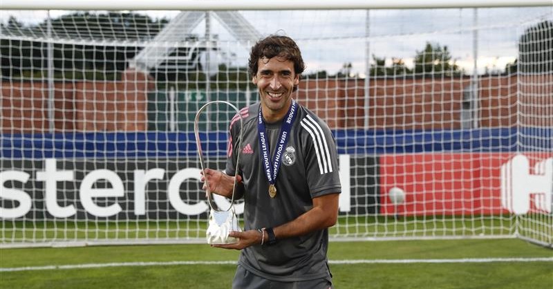 realmadrid's tweet photo. Comunicado Oficial: Raúl.