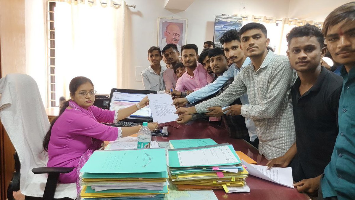 savji07's tweet photo. હાલ તલાટી માટે જે આવેદન આપવાનો કાર્યકમ ચાલી રહ્યો છે એમાં સૌથી વધારે આવેદન બનાસકાંઠા જિલ્લામાં મો આપેલ છે તમામ તાલુકા મો ખરેખર બનાસકાંઠા જેમ બધા સક્રિય હોય તો આનો નિકાલ જલ્દી આવે ✌️👍તમે પણ તમારા જીલ્લામાં મો આપો https://t.co/HnkUKrEDSe