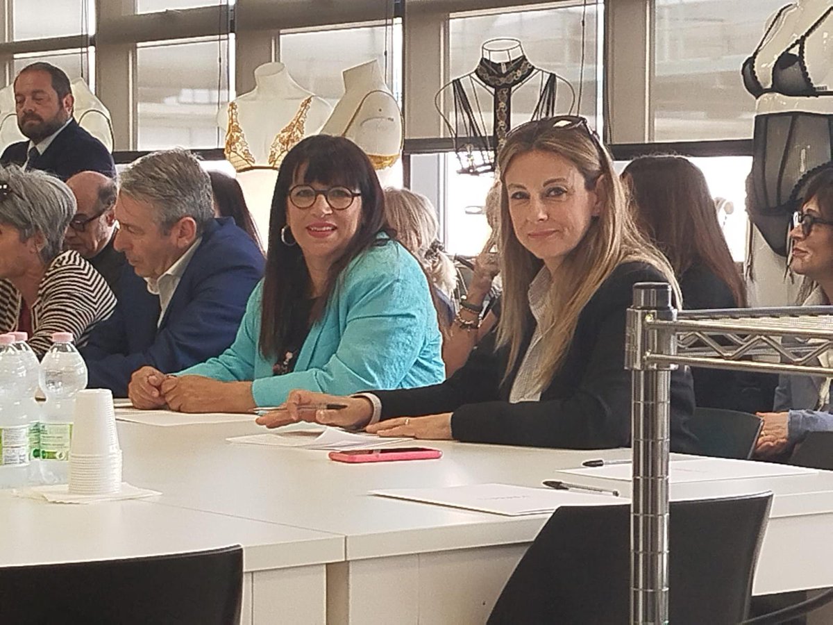 UILTECNAZIONALE's tweet photo. Acquisizione La Perla. Sindacati: "La notizia che attendevamo. Ora subito i tempi per l'acquisizione e il piano industriale"

Leggi qui 👇👇👇il comunicato stampa
https://t.co/L2dc7jyFcC https://t.co/hWdFB5NBsU