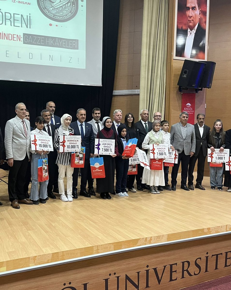 BingolIlk's tweet photo. “Barışın Kaleminden Gazze Hikayeleri” 
Yarışması ödül törenine katılım sağladık ve dereceye giren öğrencilerimize ödülleri takdim edildi. Emeği geçen Türkçe öğretmenimizi ve öğrencilerimizi tebrik ederiz. 
@halukcakan12 @MustafaOzel66 @yusuf_tokus @bingolmem @ilyaserdogann https://t.co/cgYK46j2e7