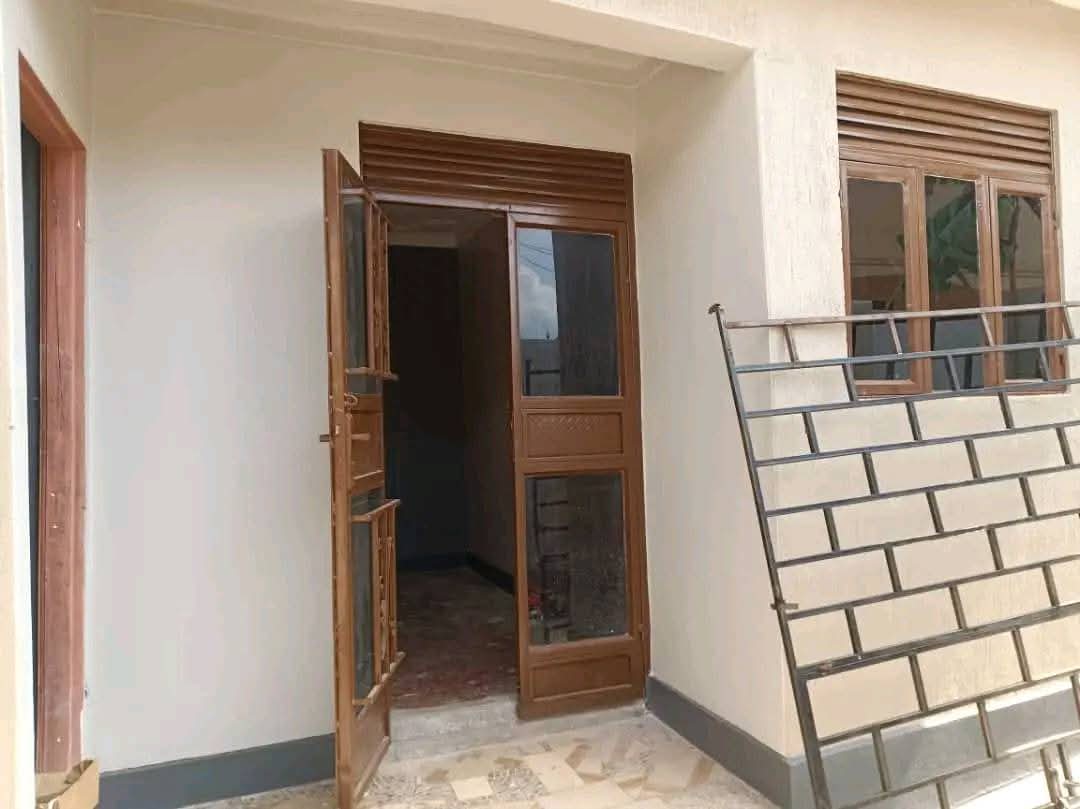shukranproperty's tweet image. SHOP AND RENTALS FOR SALE

#2Commercial Shops
 #1Double room
#1Single room

Located in  #Namugongo, Bukerere

Monthly Income of #900k

Plot Size:  #30ft X 60ft (agreement  sale)

Selling Price #55m_Ugx

0706 592 177