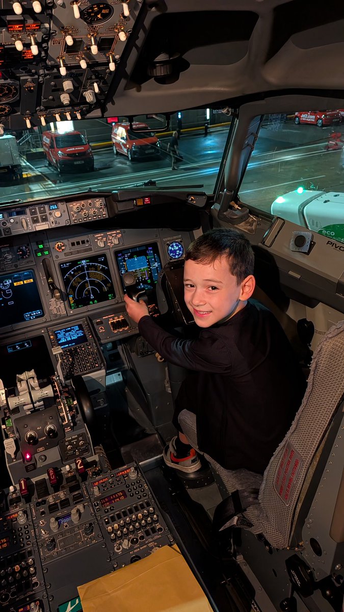 Thanks to the pilots of <a href="/jet2tweets/">Jet2tweets</a> allowing my son to take the cockpit last night as we landed in <a href="/LPL_Airport/">Liverpool John Lennon Airport</a>