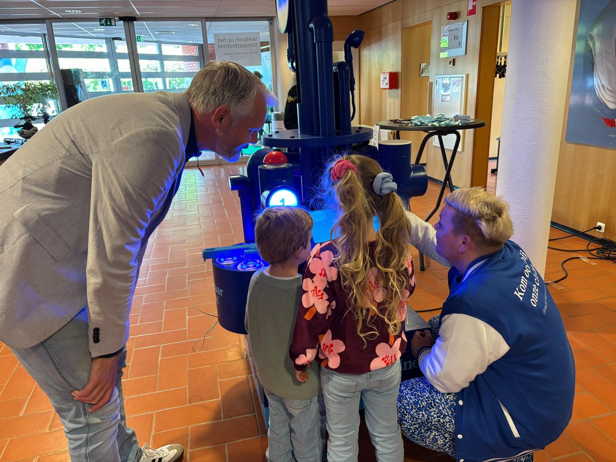 Trots op mijn kleine waterwinnaars.
Mooi spel van <a href="/Waterbedrijf/">Waterbedrijf Groningen</a> gespeeld. En met de wethouder op de foto. Blij dat ze waren :-)