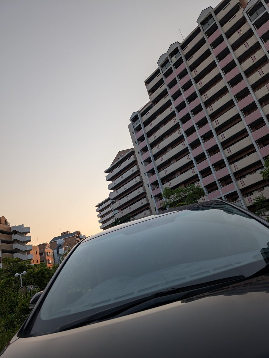 ちょっと暖かい火曜日です🌃
そろそろ梅雨になりそうですね☔️
梅雨になる前に、出来るだけ魚釣りに行きたい今日この頃🎣
新しいロッドが出来上がるのは月末くらいやろなー🎣
って事は、梅雨入りしてるか❓️(^_^;)
てな訳で、今夜もヤッつけヤッつけ(｀･ω･´)ゞ