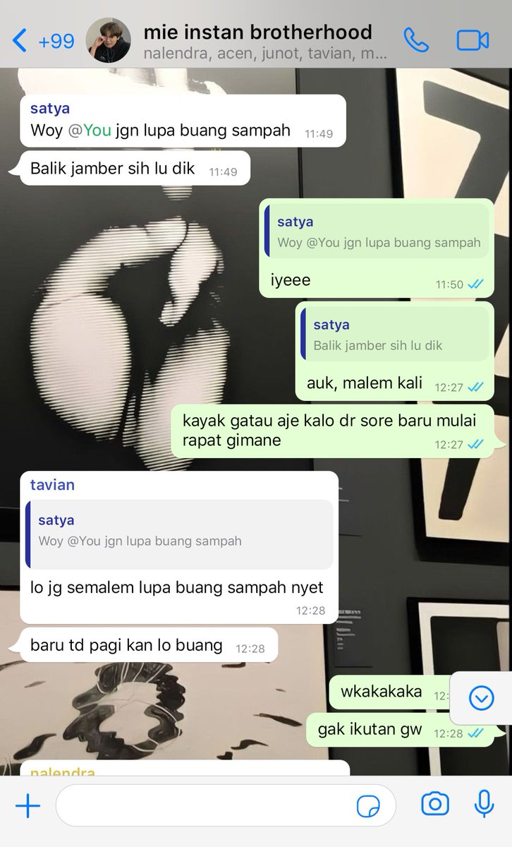 amarantcy's tweet image. 002. grup chat kosan Adikara. jadi keluarga Nalen punya 1 rumah 2 lantai yg kamarnya tuh 7, dan disewain perkamar gitu sejak Nalen kuliah. pas deh ketemu mereka ini...
