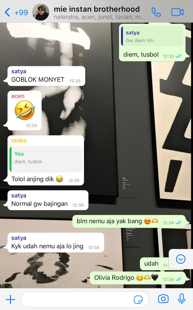 amarantcy's tweet image. 002. grup chat kosan Adikara. jadi keluarga Nalen punya 1 rumah 2 lantai yg kamarnya tuh 7, dan disewain perkamar gitu sejak Nalen kuliah. pas deh ketemu mereka ini...