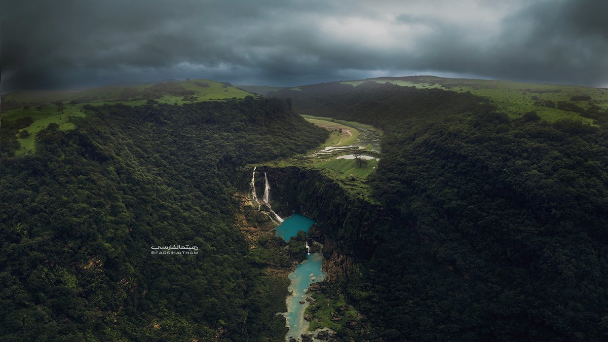 واحدة من أجمل الشلالات في محافظة ظفار…
الماء، اللون، والمكان كأنهم من حلم.
لكن الوصول لهالمشهد يحتاج هطول غزير… لأنه ما يظهر دائمًا.
من يعرف اسم الشلال؟ وفي أي ولاية يقع؟
📸 #خريف_ظفار #سلطنة_عمان #هيثم_الفارسي