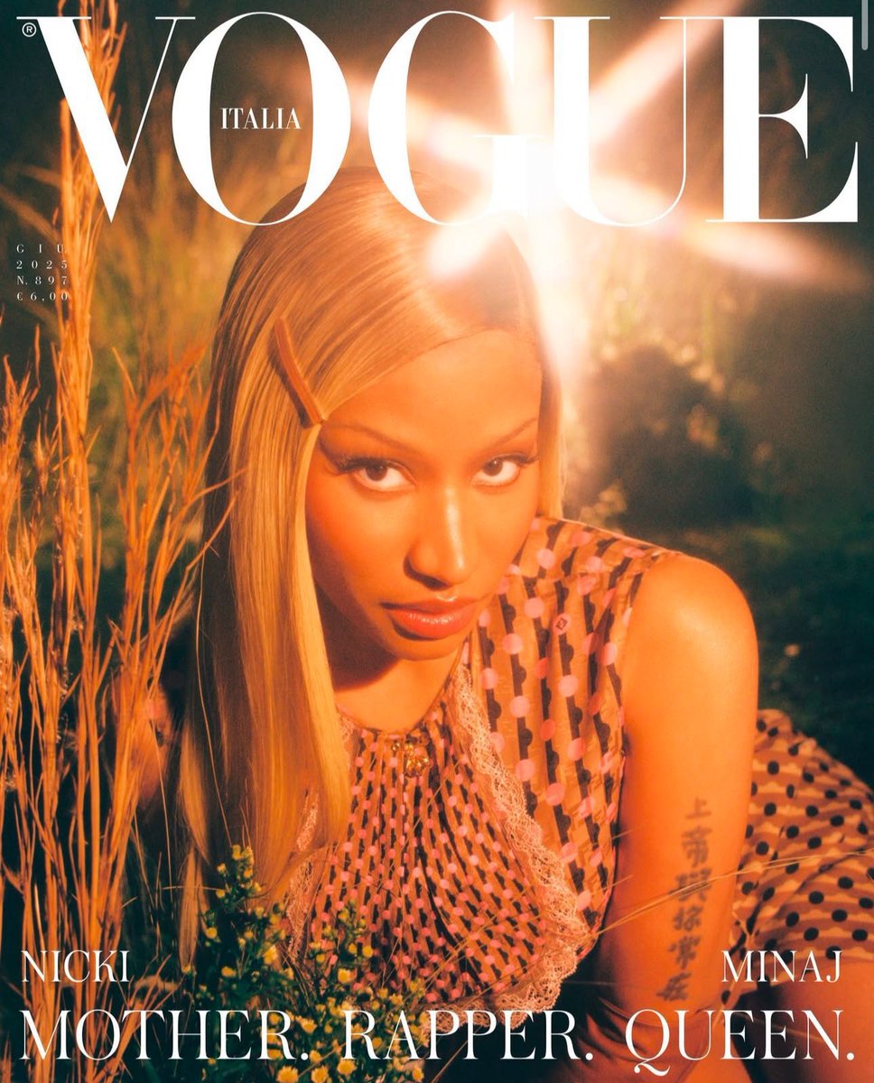 HARDWHlTE's tweet photo. Nicki Minaj covers Vogue Italia. https://t.co/j6eZZXRNDR