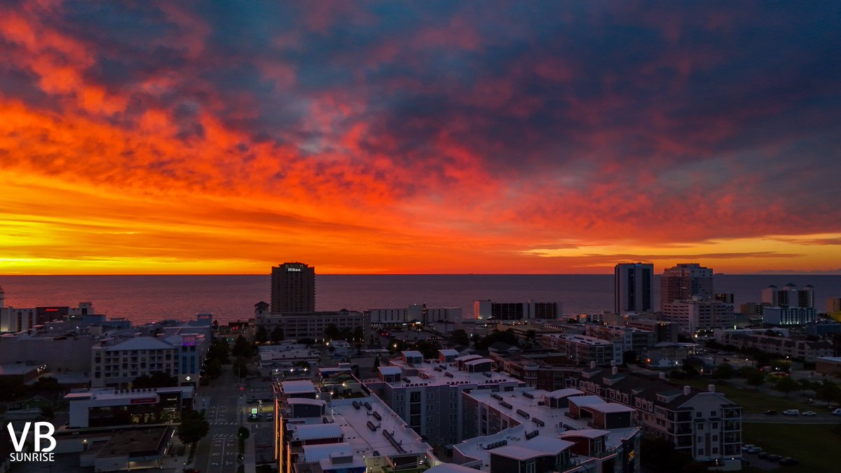 Virginia Beach was on fire this morning 🌅🔥