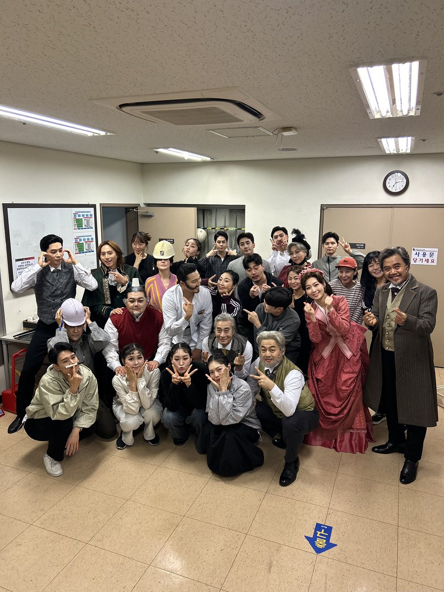 #뮤지컬 #지킬앤하이드 #대구공연 
⠀
대한민국 뮤지컬 역사의 끝나지 않는 신화🔥
뮤지컬 <지킬앤하이드> 20주년 공연

#신성록 배우의 
대구 첫 공연이 시작됩니다✨
⠀
지금 이 순간, 끝나지 않는 신화
⠀
2025.08.31까지  #지킬앤하이드투어공연