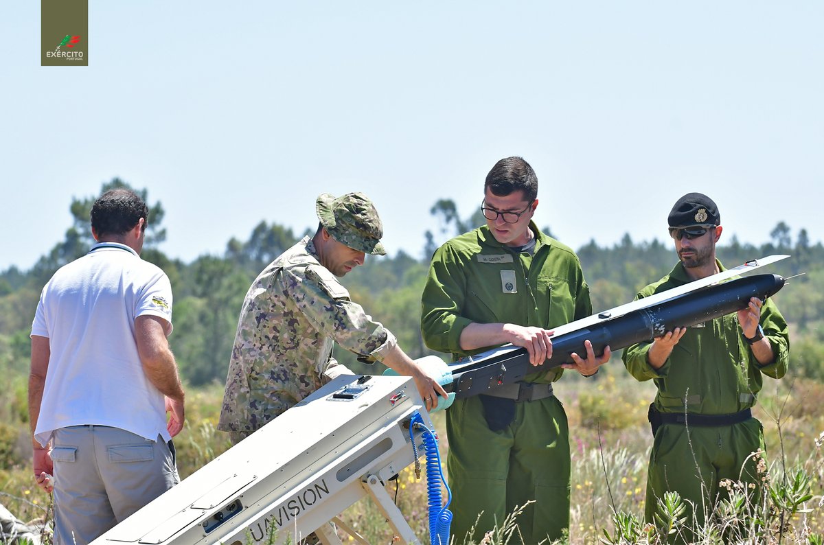Exercito_pt's tweet photo. 📢 𝐀𝐑𝐓𝐄𝐗 𝟐𝟓 𝐯𝐨𝐥𝐭𝐚 𝐚 𝐝𝐞𝐬𝐜𝐨𝐥𝐚𝐫 🚀

👉O arranque da segunda semana do 𝐀𝐑𝐓𝐄𝐗 𝟐𝟓 ficou marcado por operações com fogo real e testes de grande complexidade técnica, reforçando a aplicação prática das soluções em desenvolvimento.

#ExércitoPortuguês 
#ARTEX25 https://t.co/3I5YvNeaM9