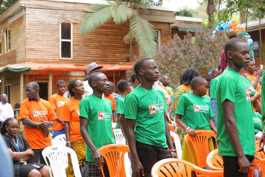 #Babafmupdates 
Nyendo-Mukungwe Constituency MP <a href="/MathiasMpuuga/">Mathias Mpuuga</a>  has launched a new Political party called Democratic Front.
#BABAFM #BABAAt15