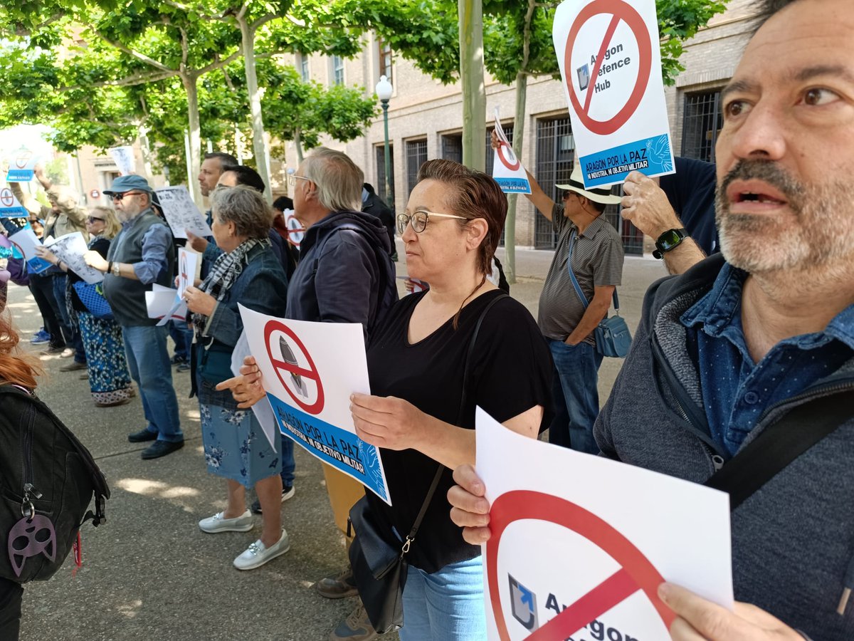 🕊️Nos concentramos en Zaragoza porque Aragón es un territorio de Paz

➕ Rearme armamentístico
➖ Servicios Publicos
⛔ Hub Militar Aragón

<a href="/stopventaarmas/">Stop Hub Militar en Aragón</a>