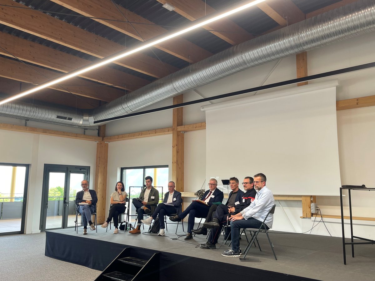 #Evénement📍74 | L’ARS Auvergne-Rhône-Alpes a animé une table ronde « santé » lors du "Séminaire Montagne" organisé par la <a href="/Prefet74/">Préfète de la Haute-Savoie</a> 
🎯 Objectif : renforcer l’organisation des soins face aux défis des territoires de montagne
