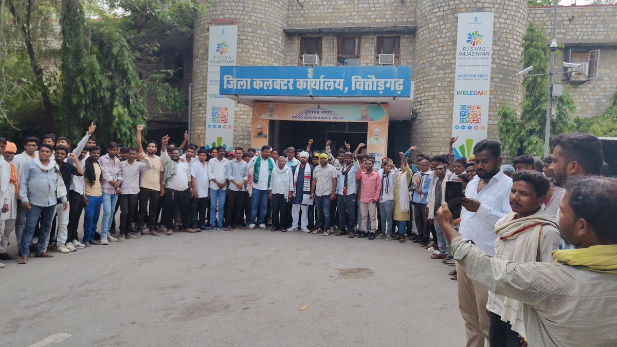 सुनील चौहान भील निम्बाहेड़ा (@bhilsaheb_scb) on Twitter photo कल चित्तौड़गढ़ जिला मुख्यालय पर भोमट के #राजा_पूंजा_भील के इतिहास से छेड़छाड़ किये जाने के विरोध में #भील_सेना द्वारा चित्तौड़गढ़ जिला कलेक्टर को <a href="/rashtrapatibhvn/">President of India</a> <a href="/narendramodi/">Narendra Modi</a> <a href="/ncsthq/">National Commission for Scheduled Tribes</a> <a href="/jualoram/">Jual Oram</a> <a href="/RajBhavanJaipur/">Raj Bhavan Rajasthan</a> <a href="/BhajanlalBjp/">Bhajanlal Sharma</a> के नाम ज्ञापन सौंप कार्यवाही की मांग की..। कल चित्तौड़गढ़ जिला मुख्यालय पर भोमट के #राजा_पूंजा_भील के इतिहास से छेड़छाड़ किये जाने के विरोध में #भील_सेना द्वारा चित्तौड़गढ़ जिला कलेक्टर को <a href="/rashtrapatibhvn/">President of India</a> <a href="/narendramodi/">Narendra Modi</a> <a href="/ncsthq/">National Commission for Scheduled Tribes</a> <a href="/jualoram/">Jual Oram</a> <a href="/RajBhavanJaipur/">Raj Bhavan Rajasthan</a> <a href="/BhajanlalBjp/">Bhajanlal Sharma</a> के नाम ज्ञापन सौंप कार्यवाही की मांग की..।