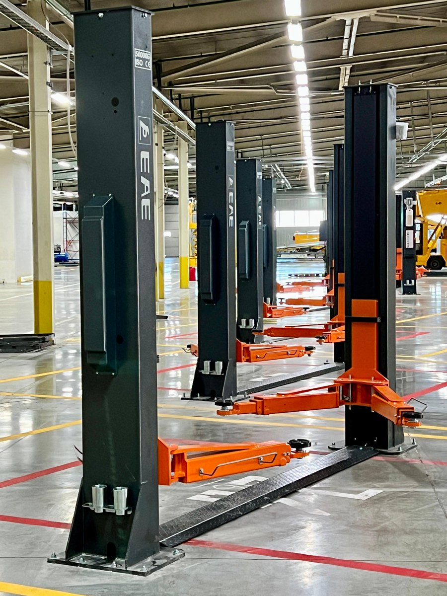 eae_lift's tweet photo. A newly built workshop with several 62B two post lifts and 6435S four post lifts. Thank you TECHNOIMPORT, LLC for the great job done and for sharing these wonderful pictures.

Read more:

https://t.co/HVKmenMRhl

https://t.co/xy8sJiYIih https://t.co/fYjCHPJHJR