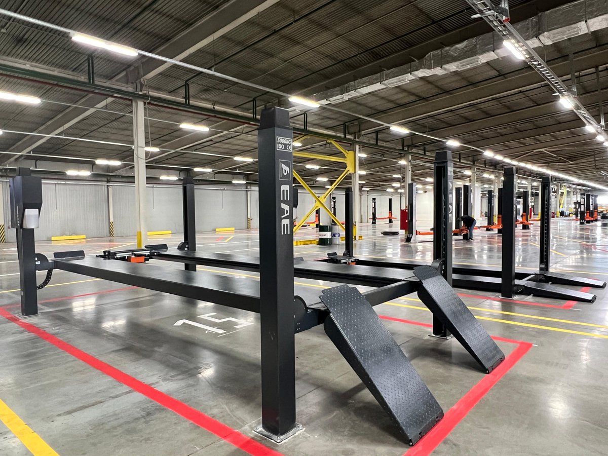 eae_lift's tweet photo. A newly built workshop with several 62B two post lifts and 6435S four post lifts. Thank you TECHNOIMPORT, LLC for the great job done and for sharing these wonderful pictures.

Read more:

https://t.co/HVKmenMRhl

https://t.co/xy8sJiYIih https://t.co/fYjCHPJHJR