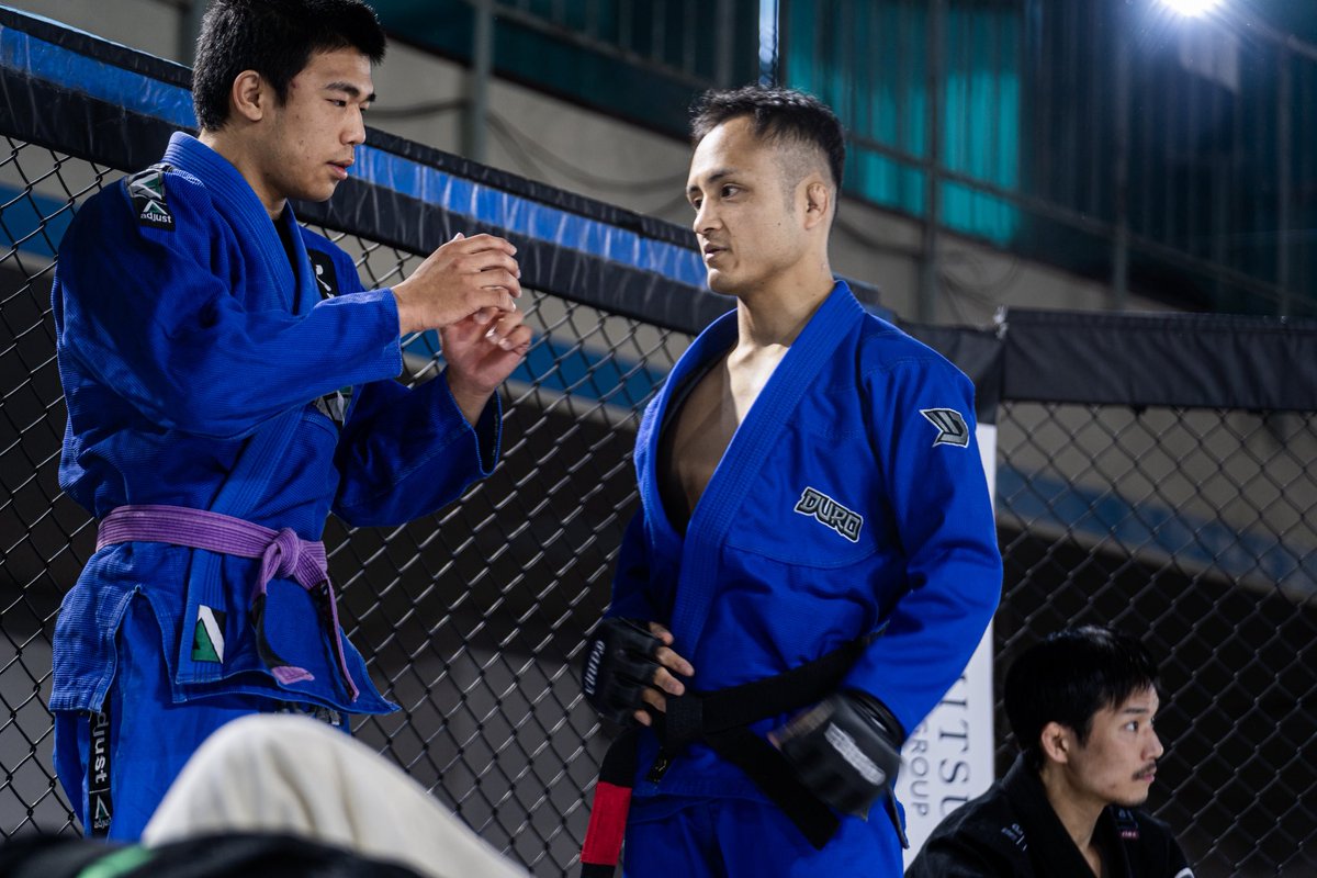 romancombat's tweet photo. Behind the scenes of ROMAN2.
ローマン2の舞台裏
#江木伸成 Nobushige Egi
#有松息吹 Ibuki Arimatsu
Photo©️Akiko Sekiguchi
#cagecheck
#ROMAN格闘技 #roman2
#rootsofmartialartsnetwork https://t.co/b86PFqBT2C
