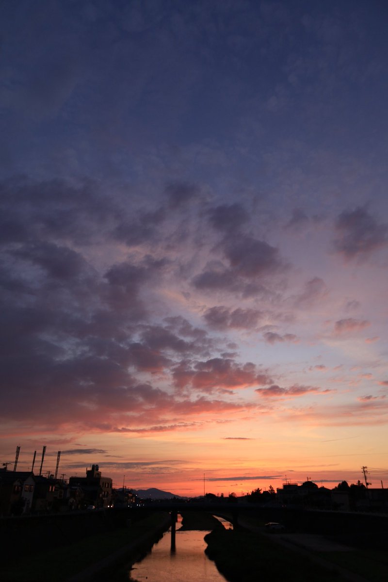 夕焼けの移り変わり🥰
#写真好きな人と繋がりたい 
#カメラ好きな人と繫がりたい 
#canon
#写真撮ってる人と繋がりたい 
#キリトリセカイ
#ファインダー越しの私の世界 
#風景
#空