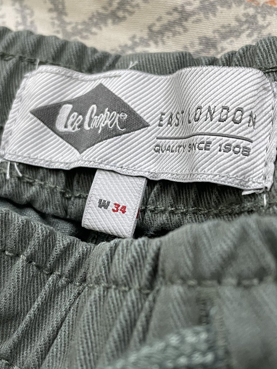rishikmutha's tweet photo. Ordered W34 trousers from @AJIOLife @LeeCooperIndia — size chart says 33” inseam, got just 29”! That’s 4” short. Not even wearable. Can customers trust your sizing? Original or duplicate? Fix your QC. #AJIO #LeeCooper #CustomerComplaint https://t.co/E70fhi7R5b