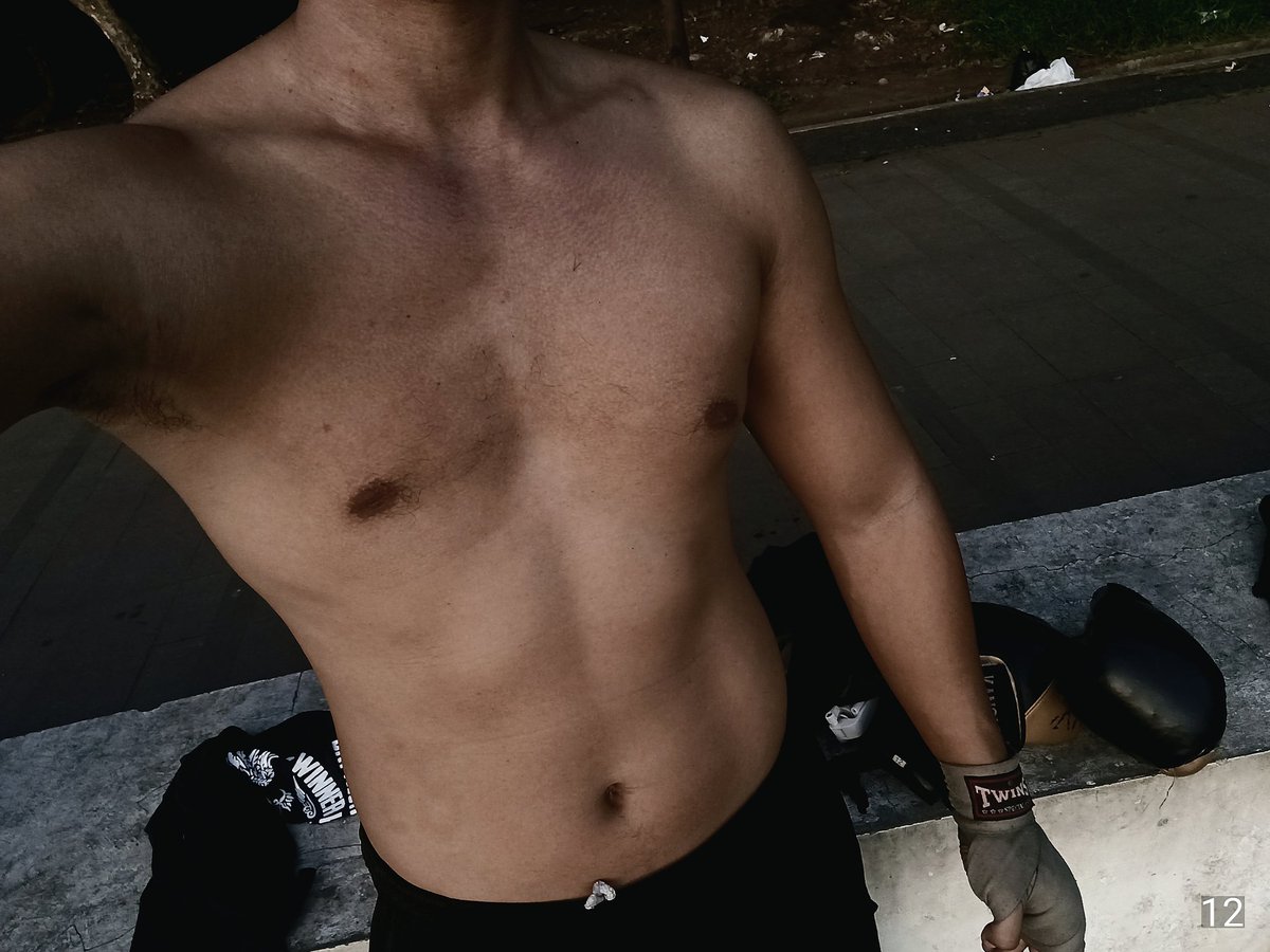 InitialD26's tweet image. Badan macam apa ini
Tak beraturan