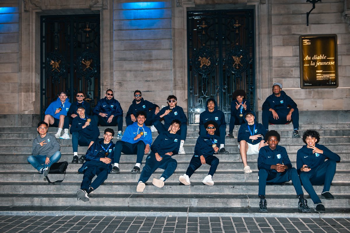 🩵 𝙁𝒂𝙢𝒊𝙡𝒚 𝑩𝙪𝒔𝙞𝒏𝙚𝒔𝙨 🦈
.
.
.
#GoSharks #NouvelleVague #GGB 

📸 <a href="/Fujito__/">Dylan ( Objectif Sport )</a>