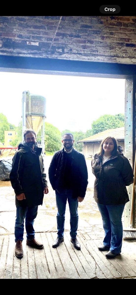 Started today with a visit to see Tom and Sam at their dairy farm in Keele.

Lots to pick up when I get back to my desk and, as ever, am grateful to our local farmers here in Newcastle-under-Lyme! 

#LoveNuL 🇬🇧🌹🐄🧀