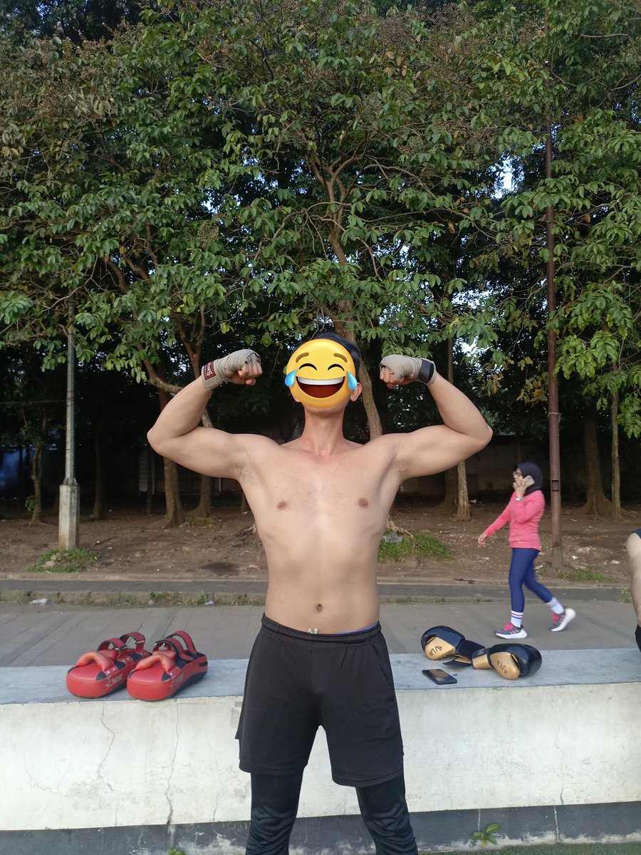 InitialD26's tweet image. Pamer walau badan jelek 🤣🤣