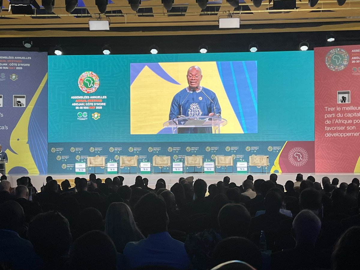 Ydiadidi's tweet photo. Cérémonie officielle d’ouverture des #AA2025 de la BAD sous le thème « Tirer le meilleur parti du capital de l’Afrique pour favoriser son développement » https://t.co/IV79A1XmED