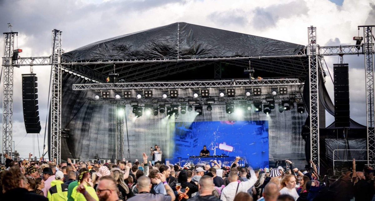 pa_hire_oxford's tweet image. 12m x 10m Festival Package - Complete Outdoor Stage Setup with Sound &amp;amp; Lighting.
#12m_x_10m_Festival_Package #OutdoorStage #SoundSystem #LightingRig #StageHire #SoundHire #LightingHire #LED_ScreenHire #SoundAndLightGuys #EventHire