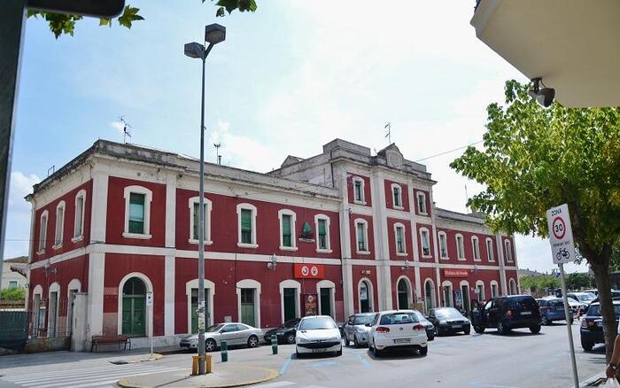 📣ATENCIÓ

ℹ️ Modificació de la freqüència de pas entre Vilafranca i Sant Sadurní 

📆 28 de maig -20 de juny

🚆Feiners:  últims 4  trens Vilafranca 🔁 Manresa/Terrassa 
👉Caps de setmana i festius: tota la jornada

🚍 Servei complementari d'autobusos

➕ gen.cat/43Mpxnp