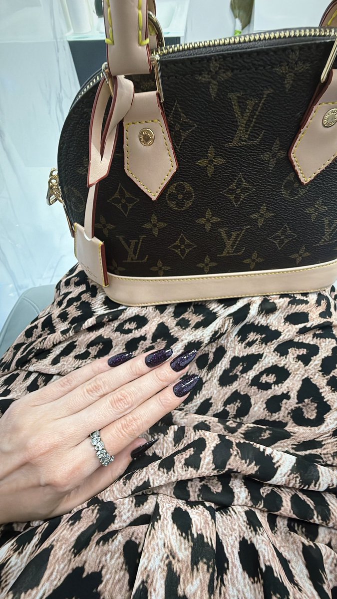 Be useful and pay for my new nails and pedicure 💅🏼 

throne.com/goddess_kara/i…