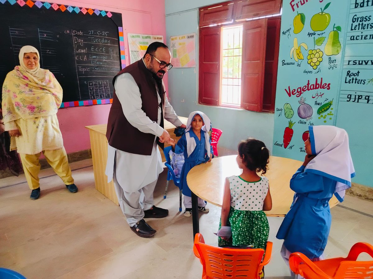 IzharulHassan's tweet photo. Today Visited Government girls school 11-D New Karachi in my constituency with charity organisation #UmeedFoundation for promoting “Girls enrolment drive” with notables of area #GirlsEducation https://t.co/8VGJ4Nh1LS