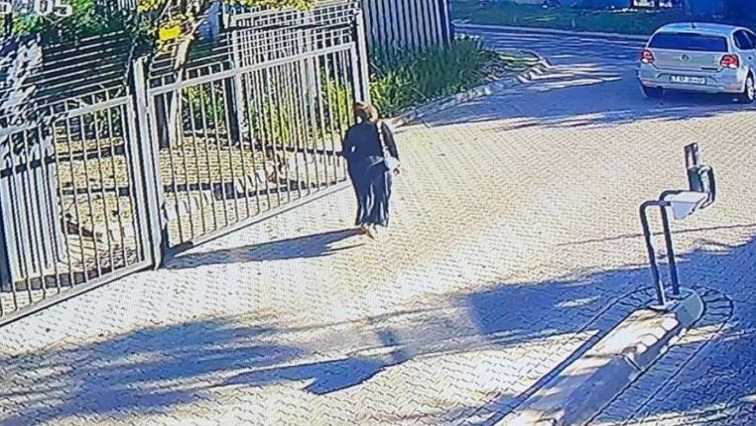 SABCNews's tweet photo. The SA Police Service has raised concerns over the recent murders of women Sandton, saying they have found bodies of three women dumped in the area on separate occasions, with the most recent case being that of 30-year-old #Olorato Mongale.
READ MORE HERE: https://t.co/uTi7FL4DaH
