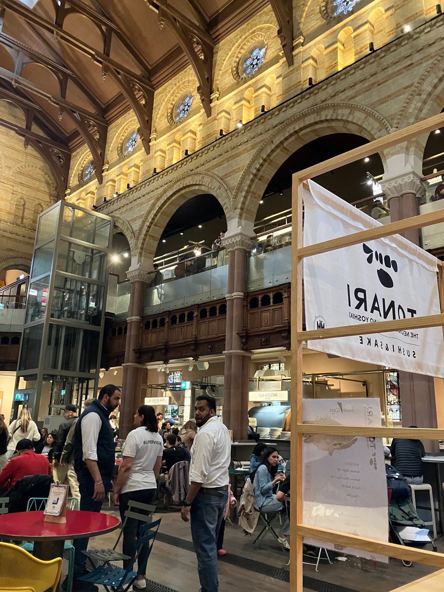 Mercato Metropolitano Mayfair in London is as advertised. Sensational food selection, ambience and people watching. #i❤️london